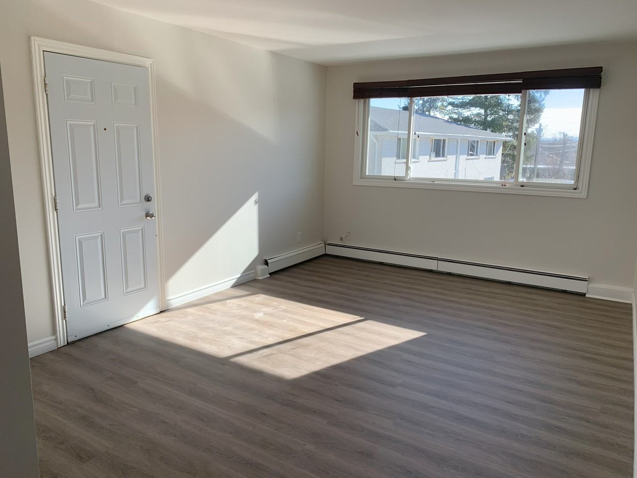 17 John Street South #4 - Photo 3 of 8