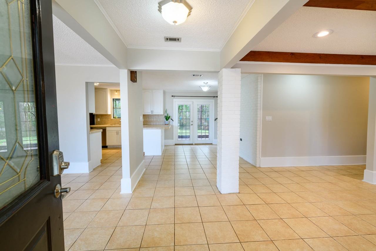 1688 Vine Ave #1 - Photo 4 of 31