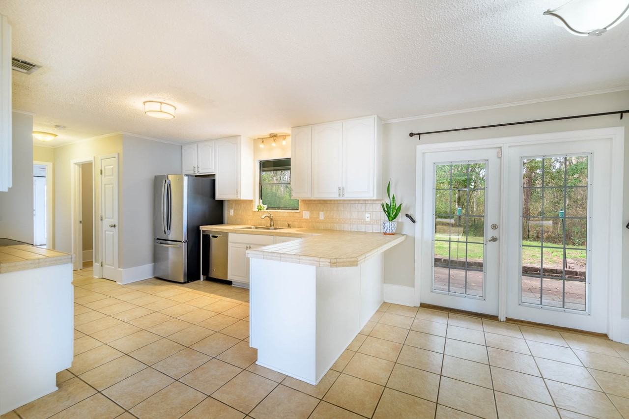 1688 Vine Ave #1 - Photo 5 of 31
