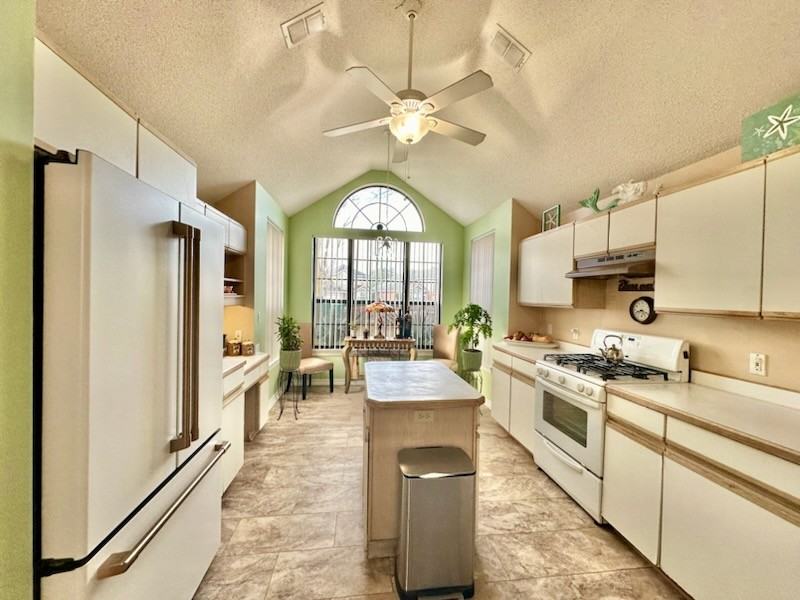 2012 Mistral Ln E #1 - Photo 4 of 23