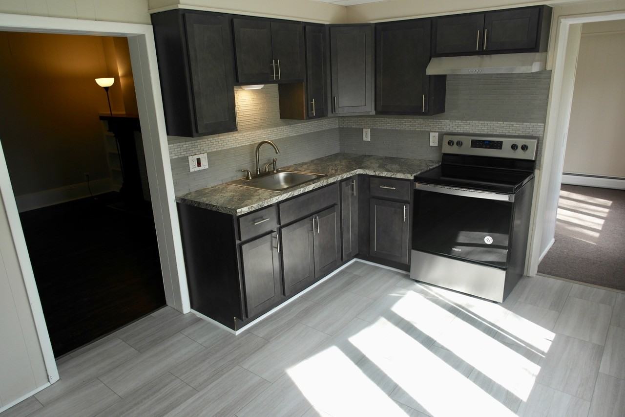 305 Guy Park Ave Frnt - Photo 2 of 16