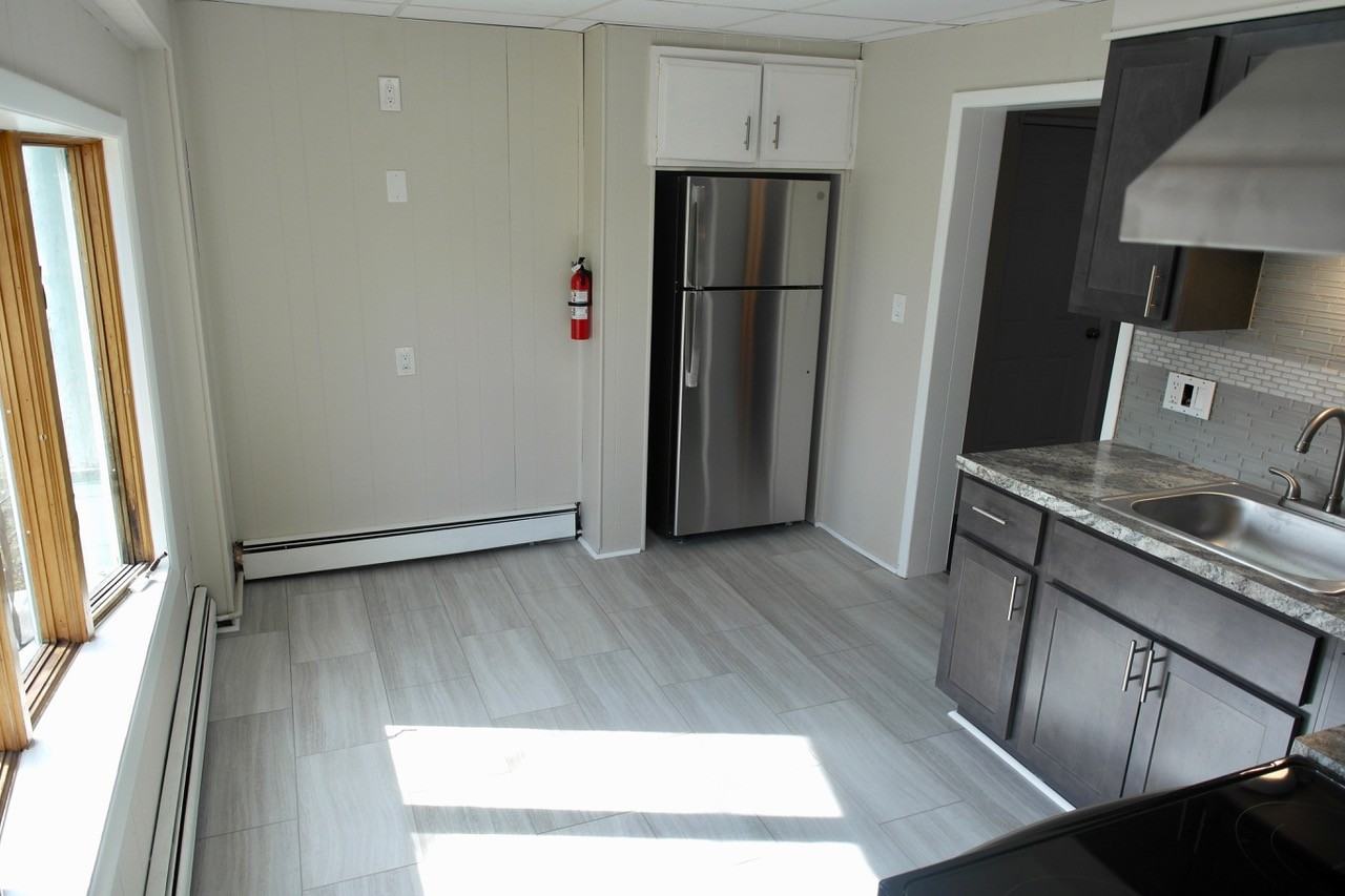 305 Guy Park Ave Frnt - Photo 3 of 16