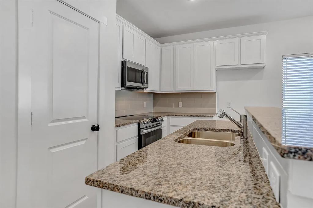 1219 Bells Dr - Photo 4 of 13