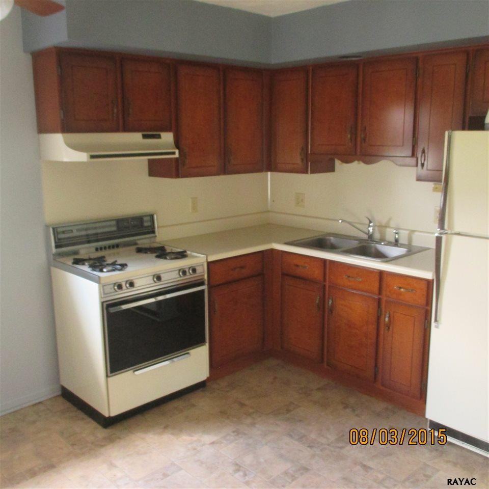 3198 Grenway Rd - Photo 2 of 13