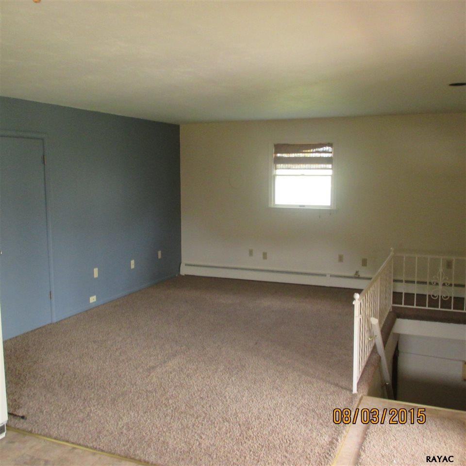 3198 Grenway Rd - Photo 3 of 13