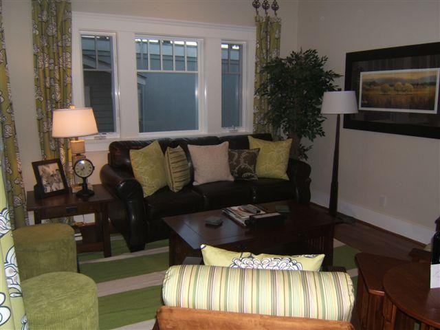 410 E Micheltorena St - Photo 3 of 8