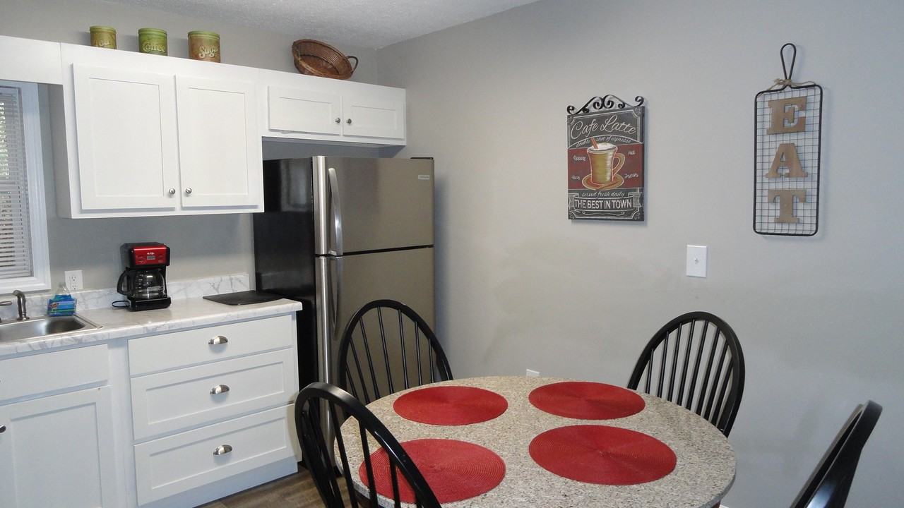 572 River St - Photo 3 of 10