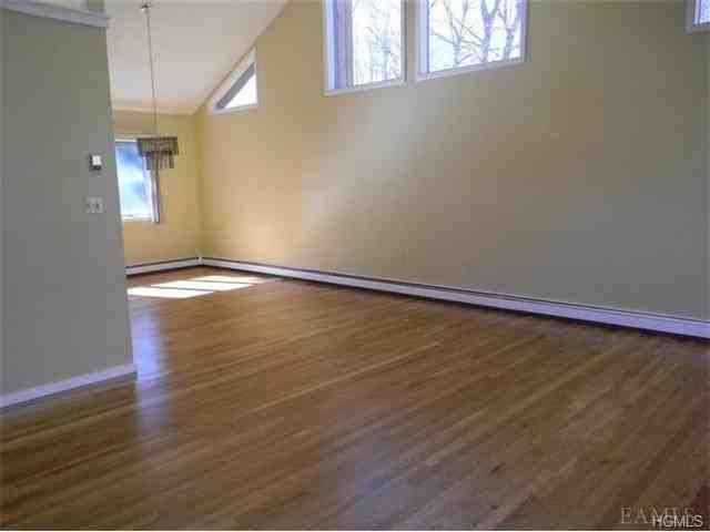 228 Briarwood Dr - Photo 3 of 16