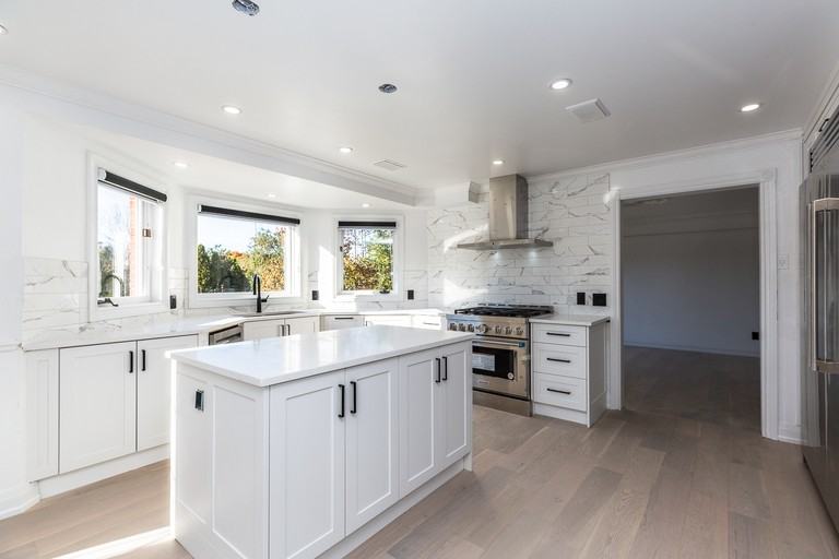 141 Kerryhill Cres - Photo 3 of 8