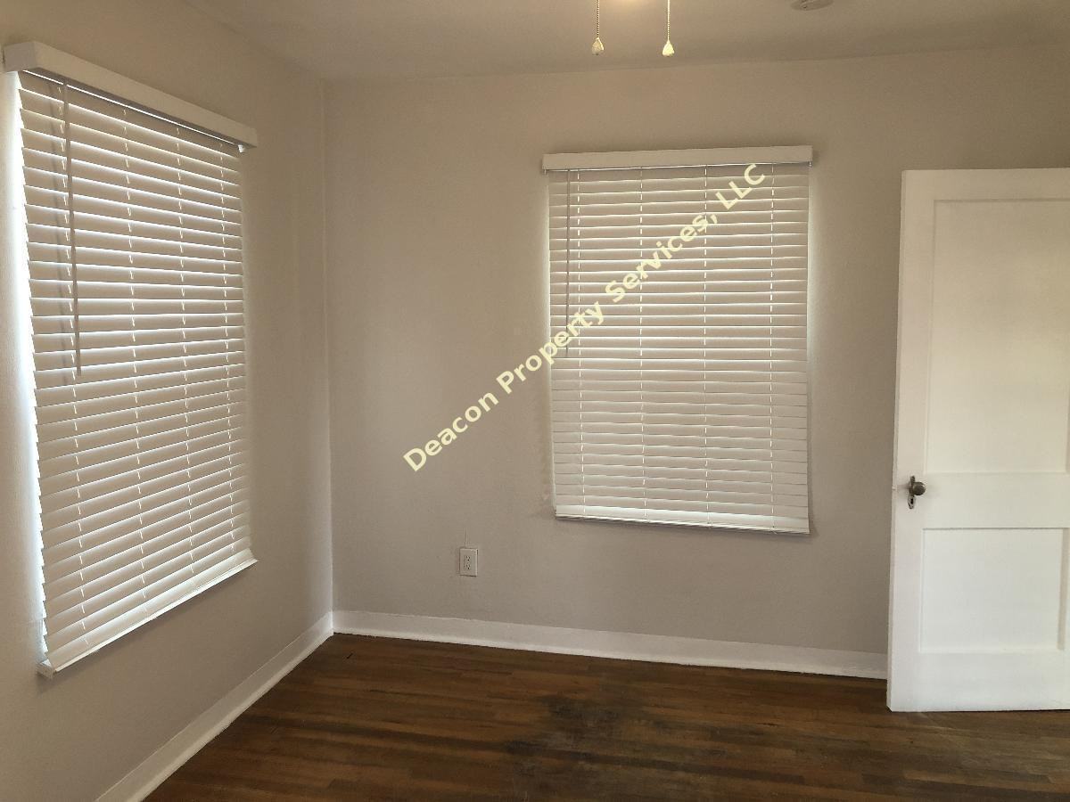 1121 Gold Ave Sw - Photo 2 of 6