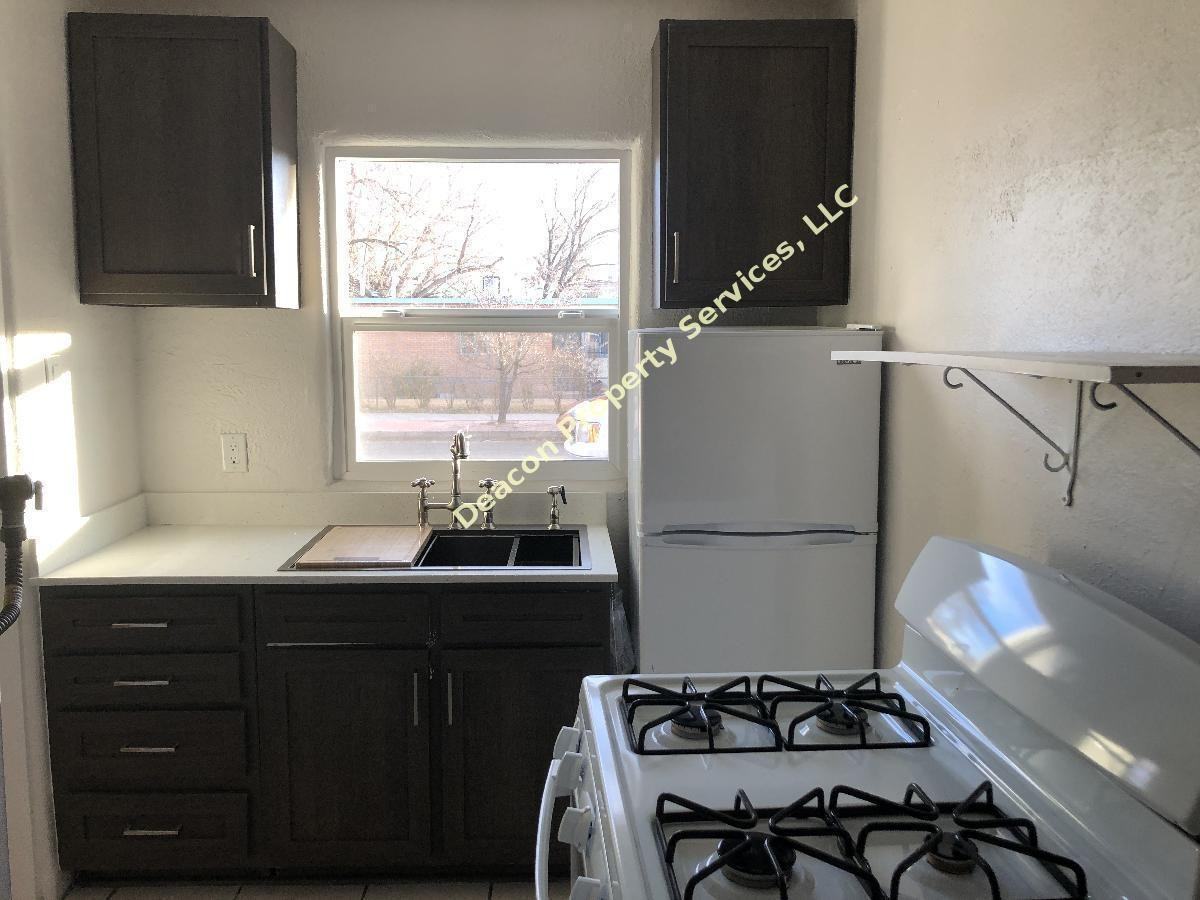 1121 Gold Ave Sw - Photo 3 of 6