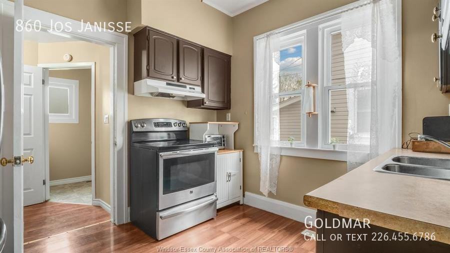 860 Jos Janisse Ave - Photo 2 of 23