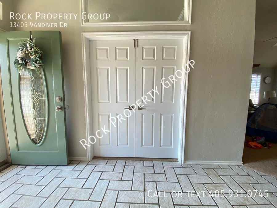 13405 Vandiver Dr - Photo 2 of 25