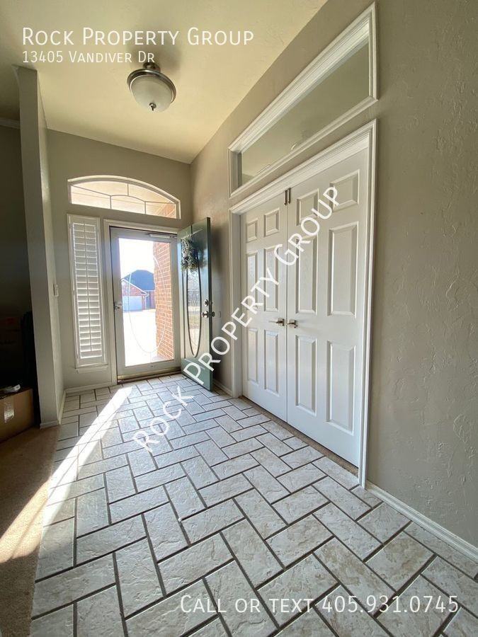 13405 Vandiver Dr - Photo 3 of 25