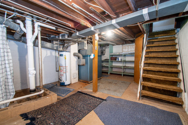 1127 E Corrington Ave - Photo 3 of 32