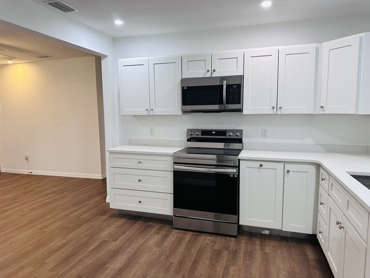 329 Ne 2nd St #NA - Photo 2 of 27