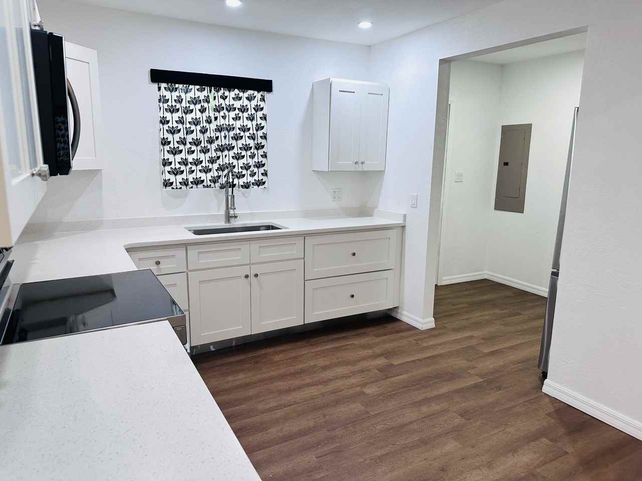 329 Ne 2nd St #NA - Photo 3 of 27