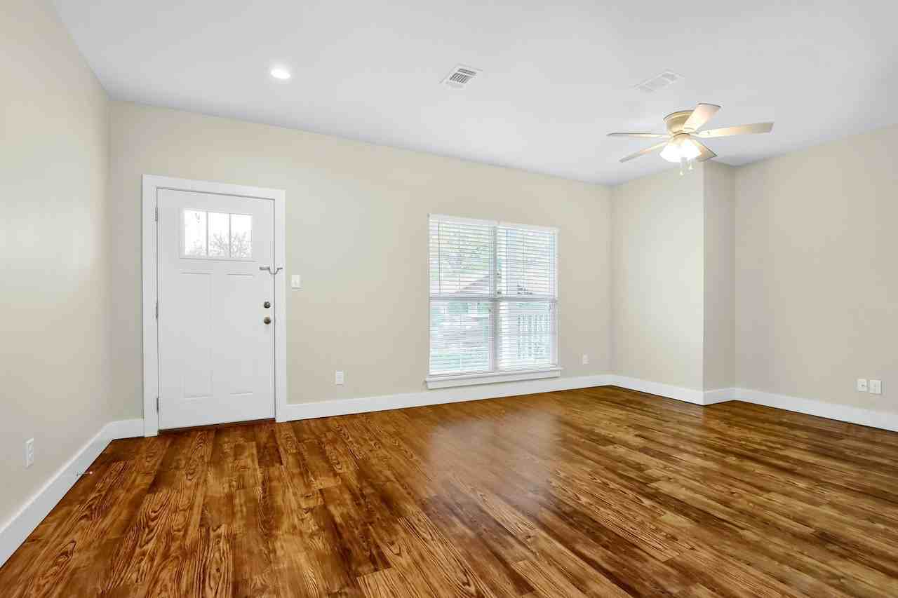 409 North Woods Street - Photo 3 of 17