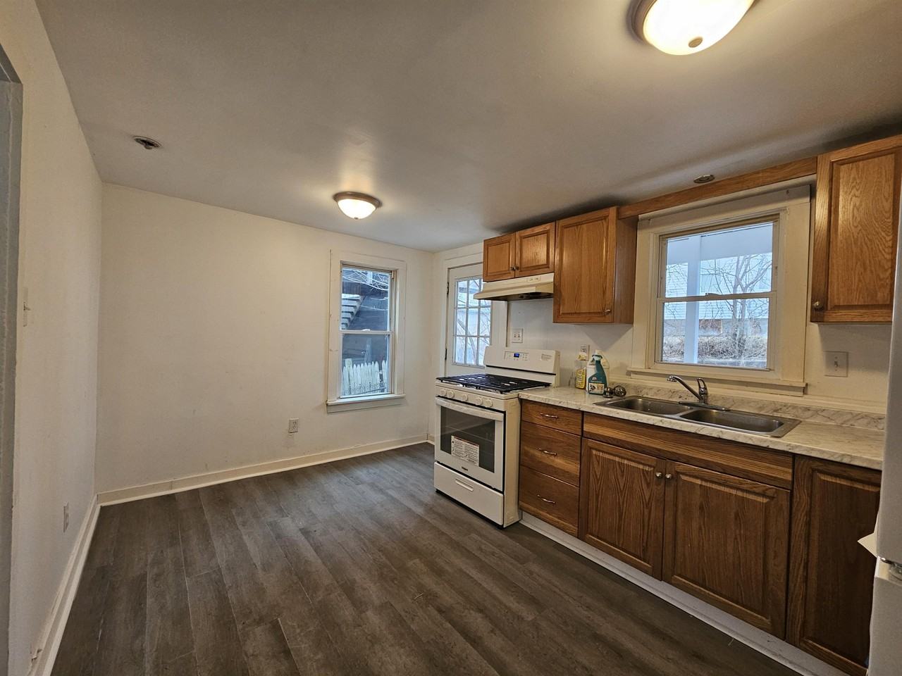 907 Green Ridge Street - Photo 2 of 11