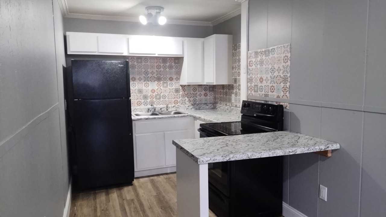 3904 Griffin St Apt 5b #3904-5B - Photo 2 of 10