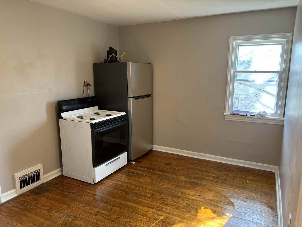 3125 N 27th St Uppr 3 #3 - Photo 2 of 6