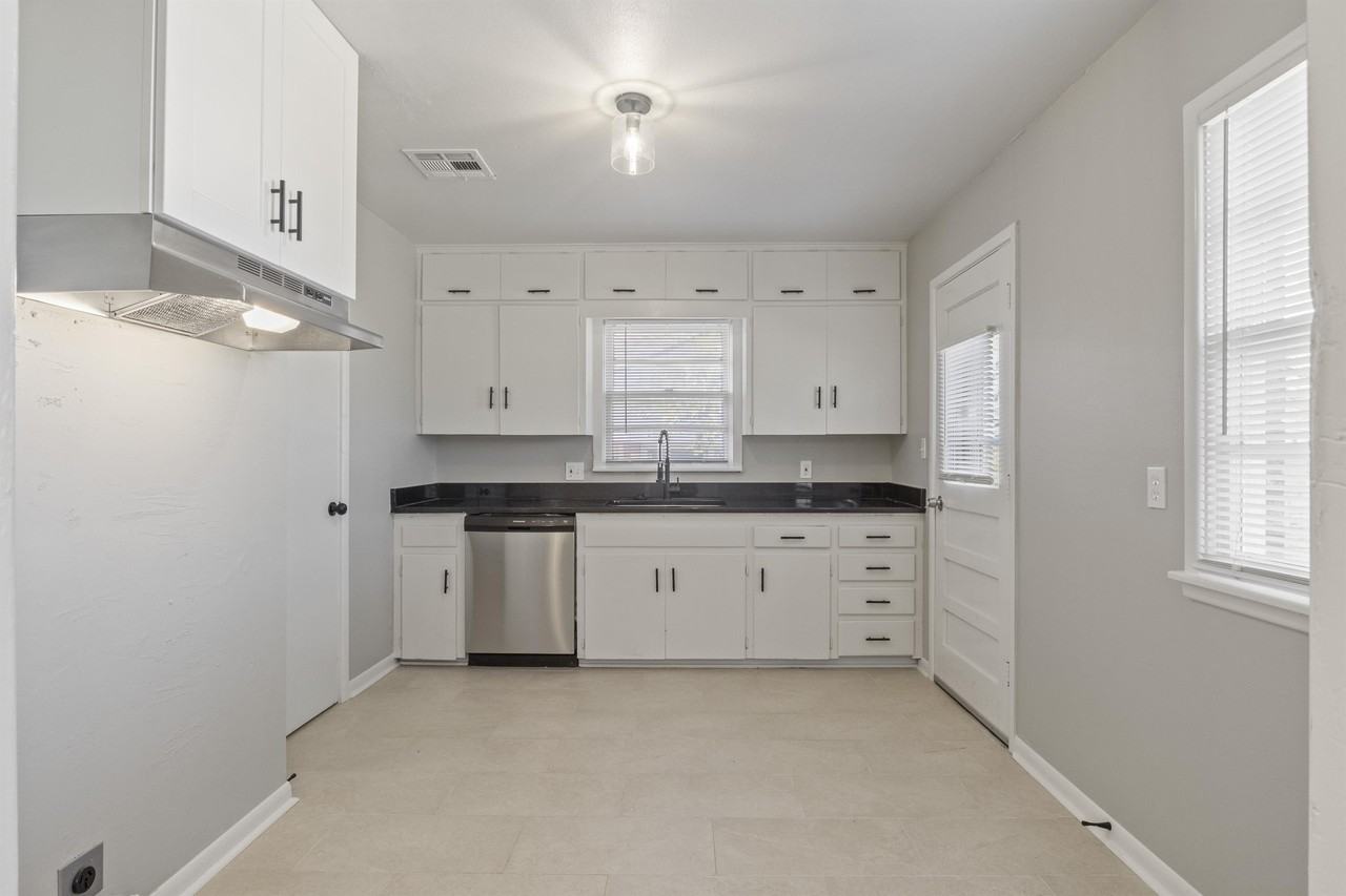 1909 Ne 52nd St #1 - Photo 2 of 17