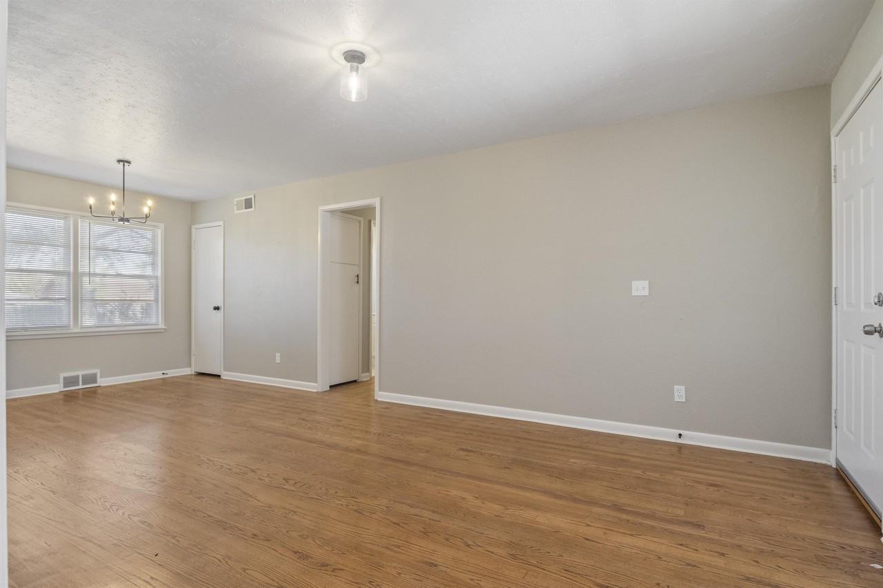 1909 Ne 52nd St #1 - Photo 4 of 17