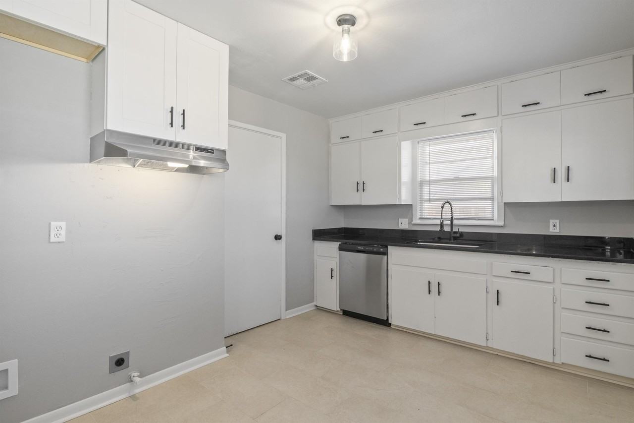 1909 Ne 52nd St #1 - Photo 7 of 17