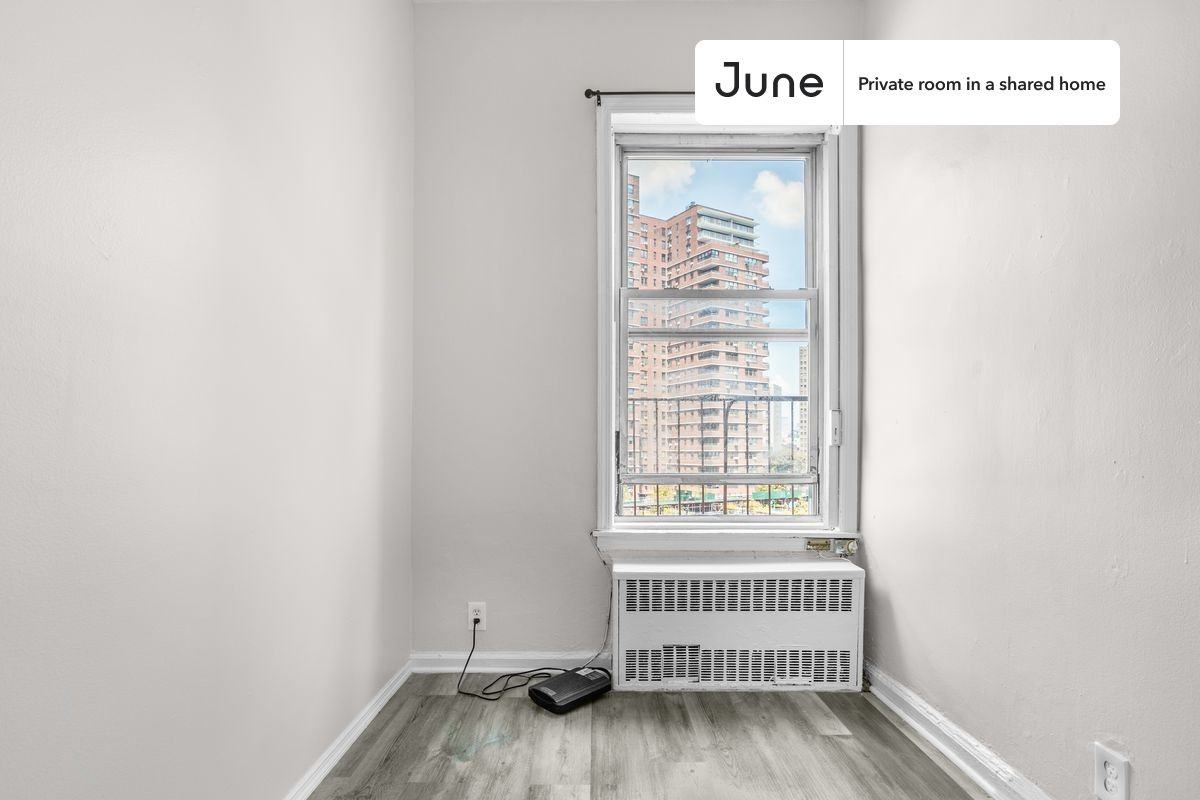 243 E Broadway #B - Photo 2 of 12