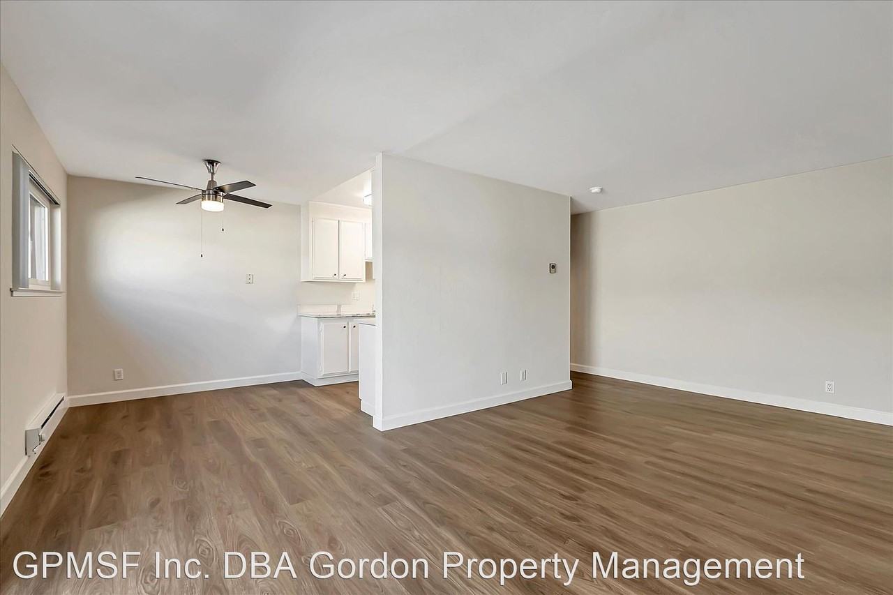 Poplar Plaza Apartments - Photo 3 of 25