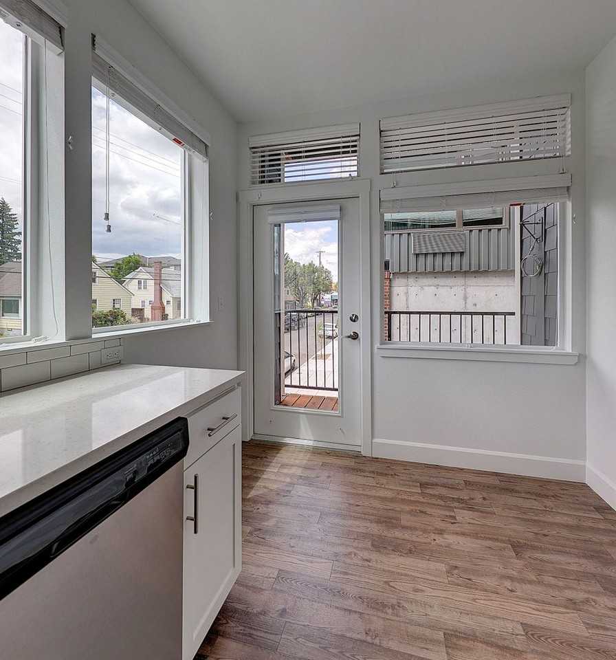 7510 SE Milwaukie Avenue - Photo 4 of 33