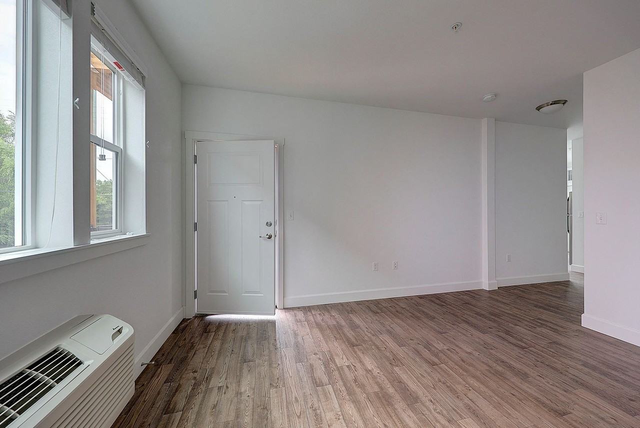 7510 SE Milwaukie Avenue - Photo 6 of 33