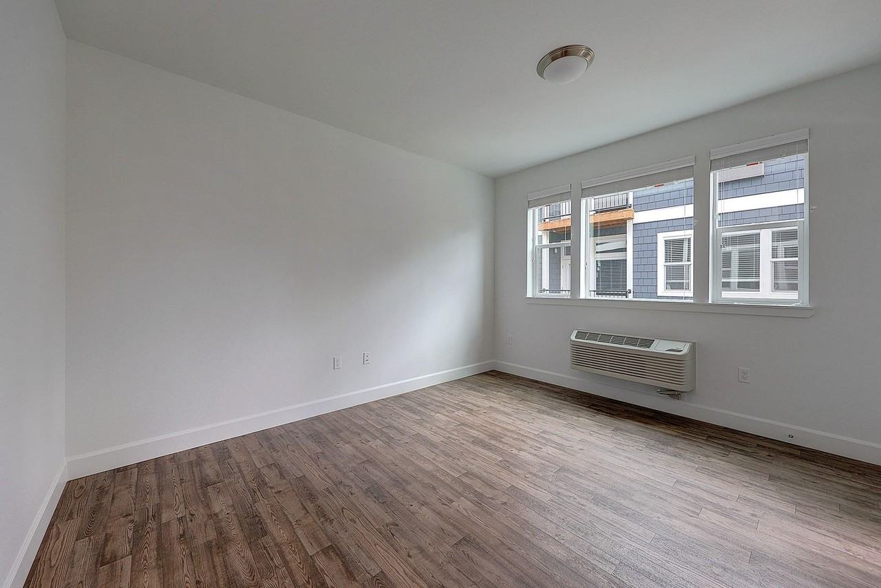 7510 SE Milwaukie Avenue - Photo 7 of 33