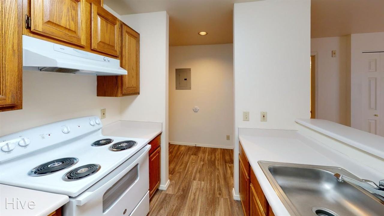 5408 Meridian Ave N - Photo 2 of 9