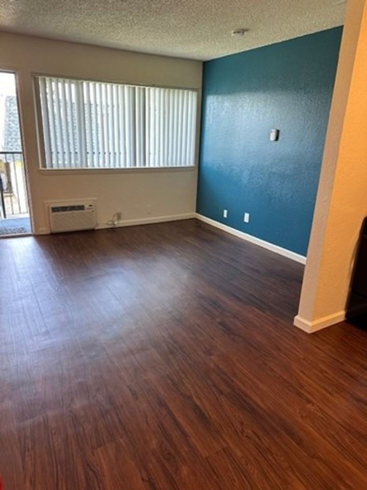 450 - Harbor Breeze - Photo 5 of 9