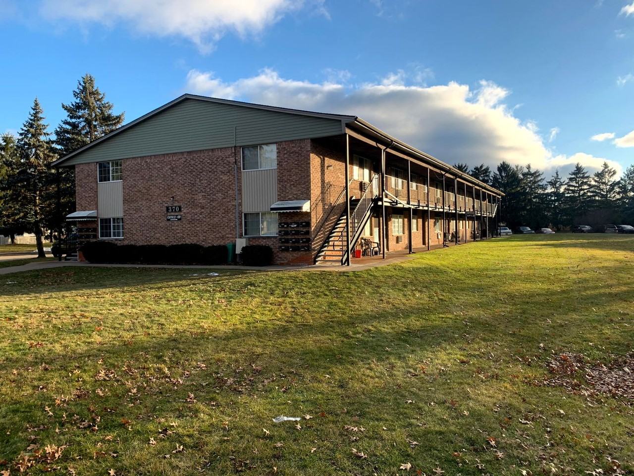 Emerald Apartments - Photo 5 of 40