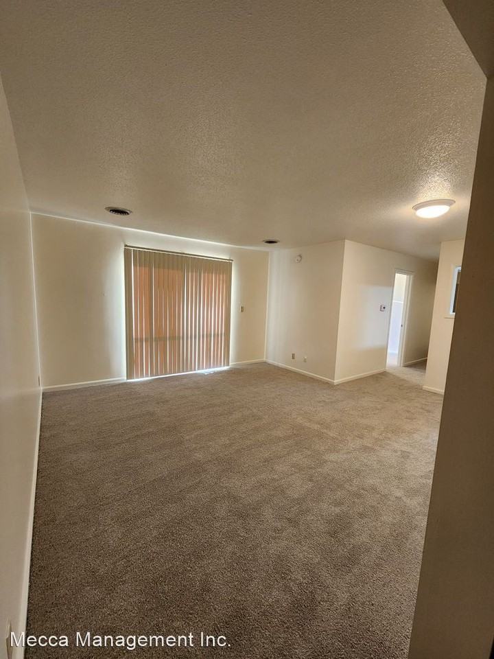 733-739-745 Longmeadow Ln - Photo 2 of 22