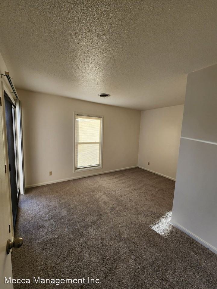 733-739-745 Longmeadow Ln - Photo 3 of 22