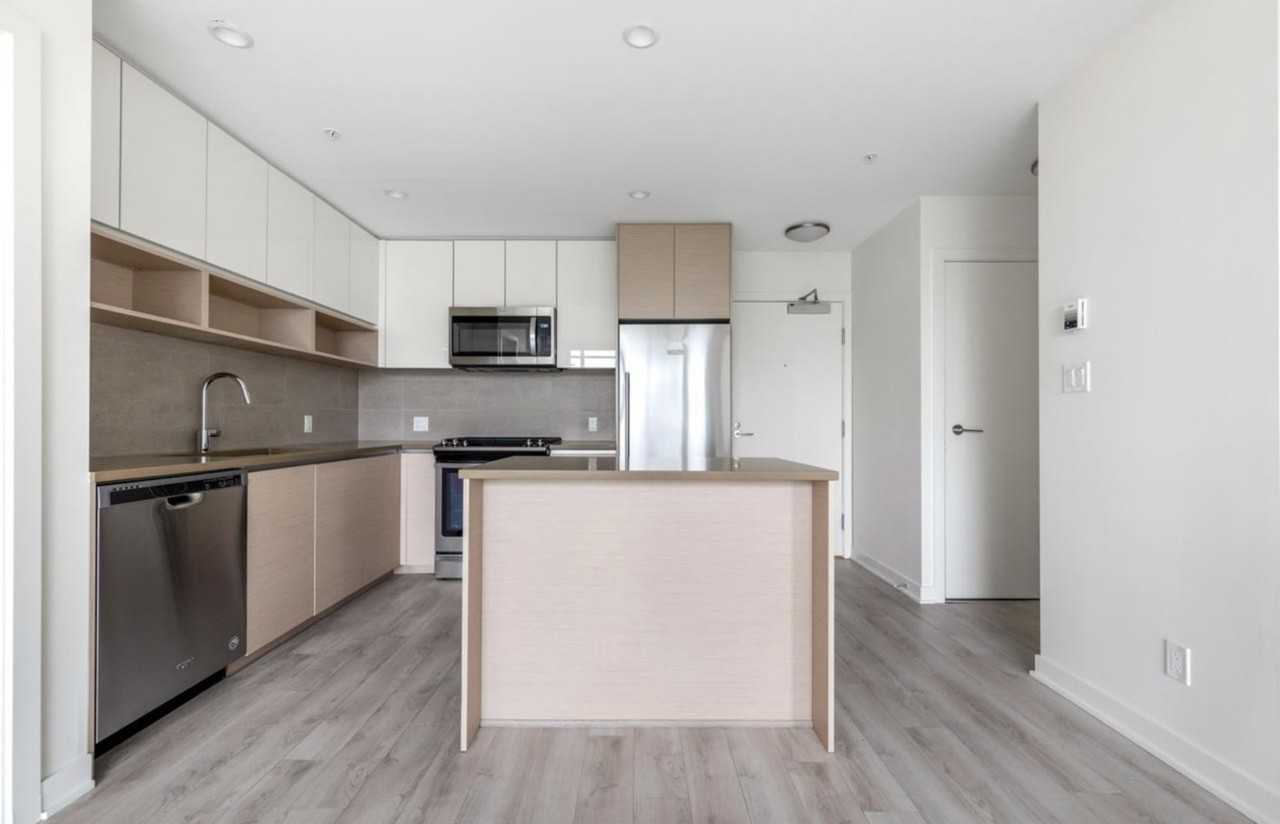 8850 University Crescent - Photo 3 of 47