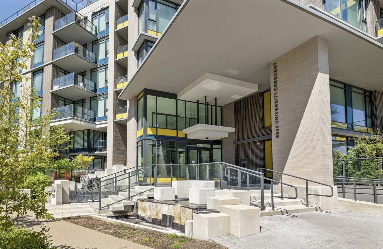 8850 University Crescent - Photo 5 of 47