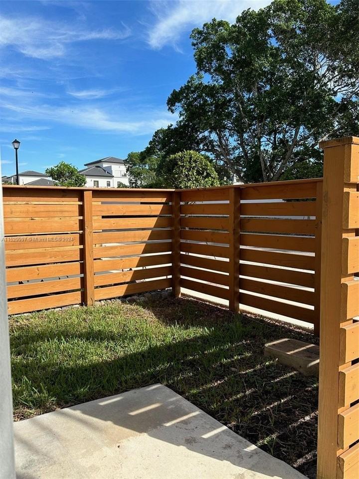 25338 Sw 135th Ave #107 - Photo 3 of 8