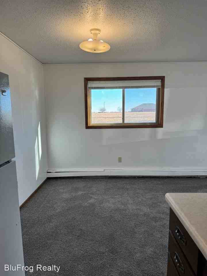 1416 10th Ave NE - Photo 3 of 11