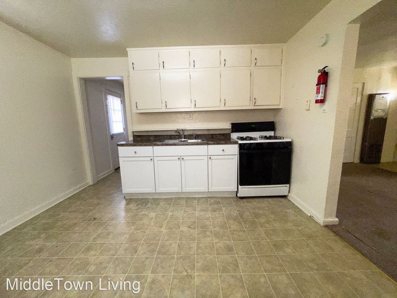 209 S Mulberry St - Photo 2 of 16