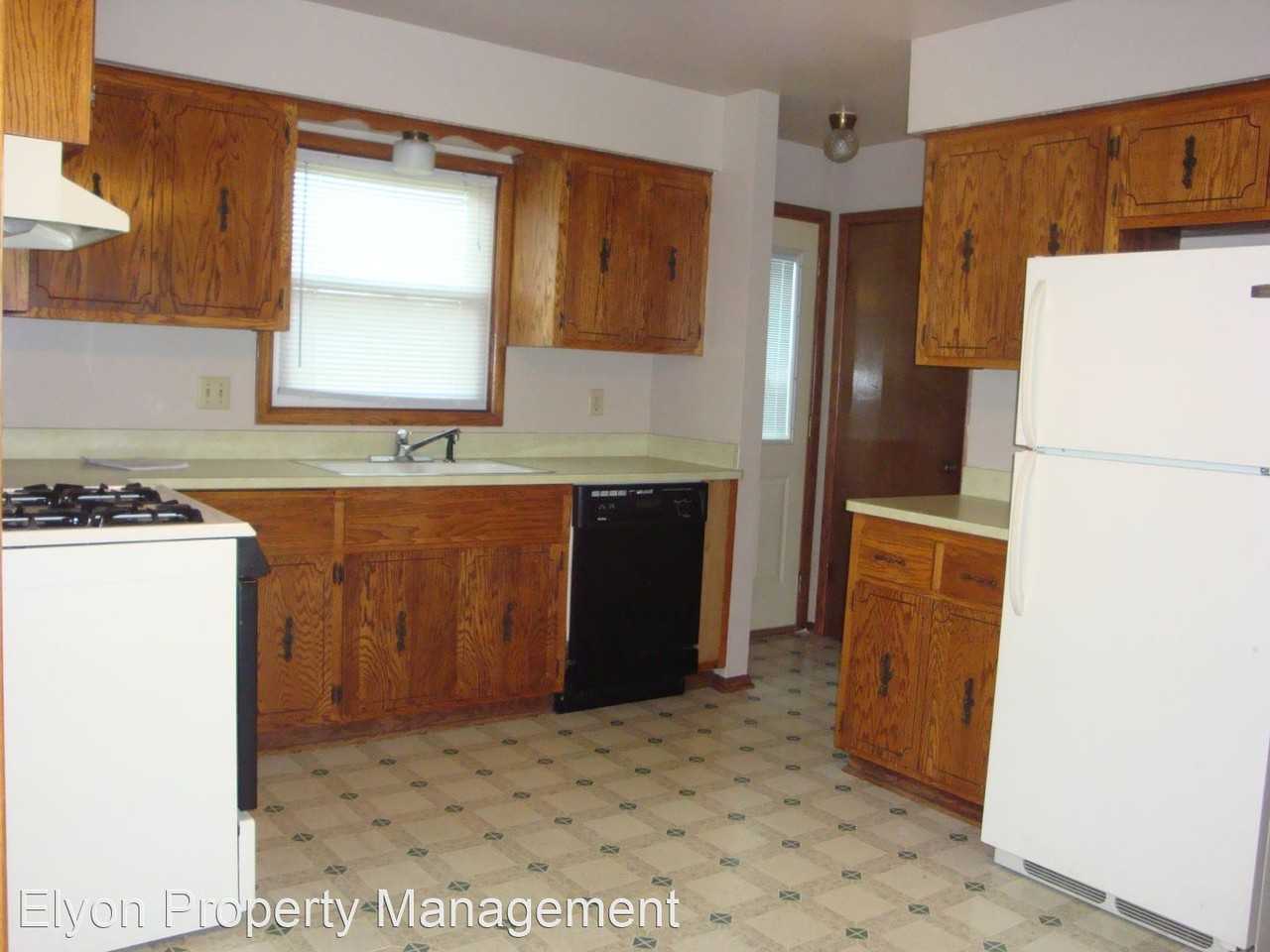 Duplex at 6017/6019 80th Place - Photo 3 of 9