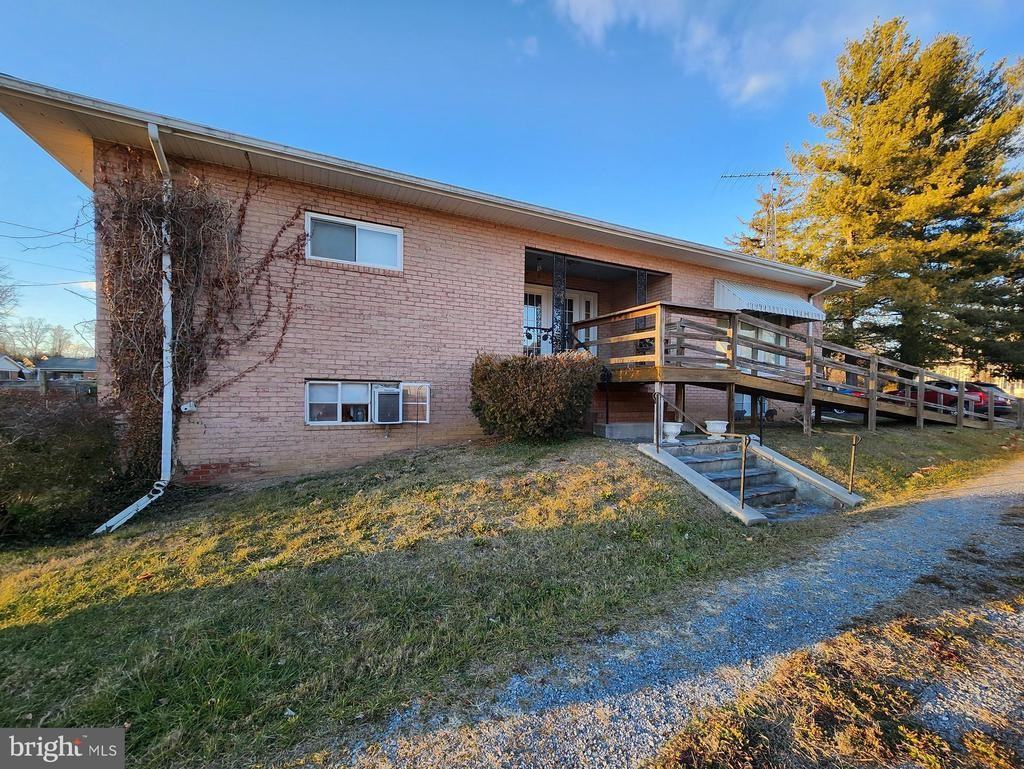 211 W Main St - Photo 2 of 28