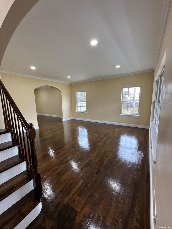 1 Crystal Ct - Photo 3 of 33