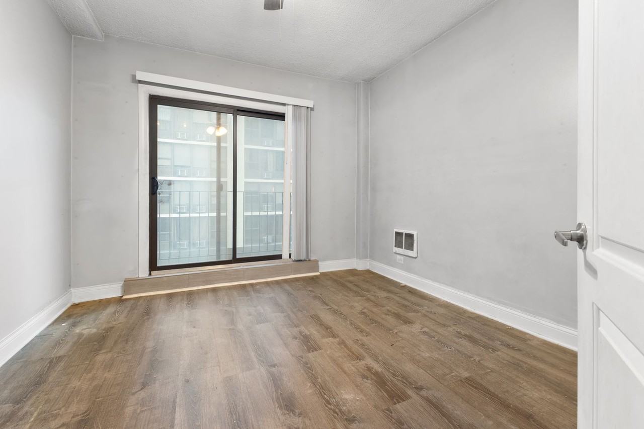 The Legacy HB at Clarendon Park - Photo 4 of 37