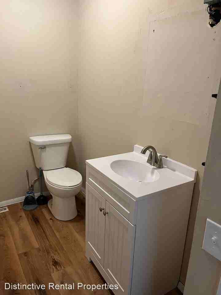 207 N Prairie St - Photo 2 of 7