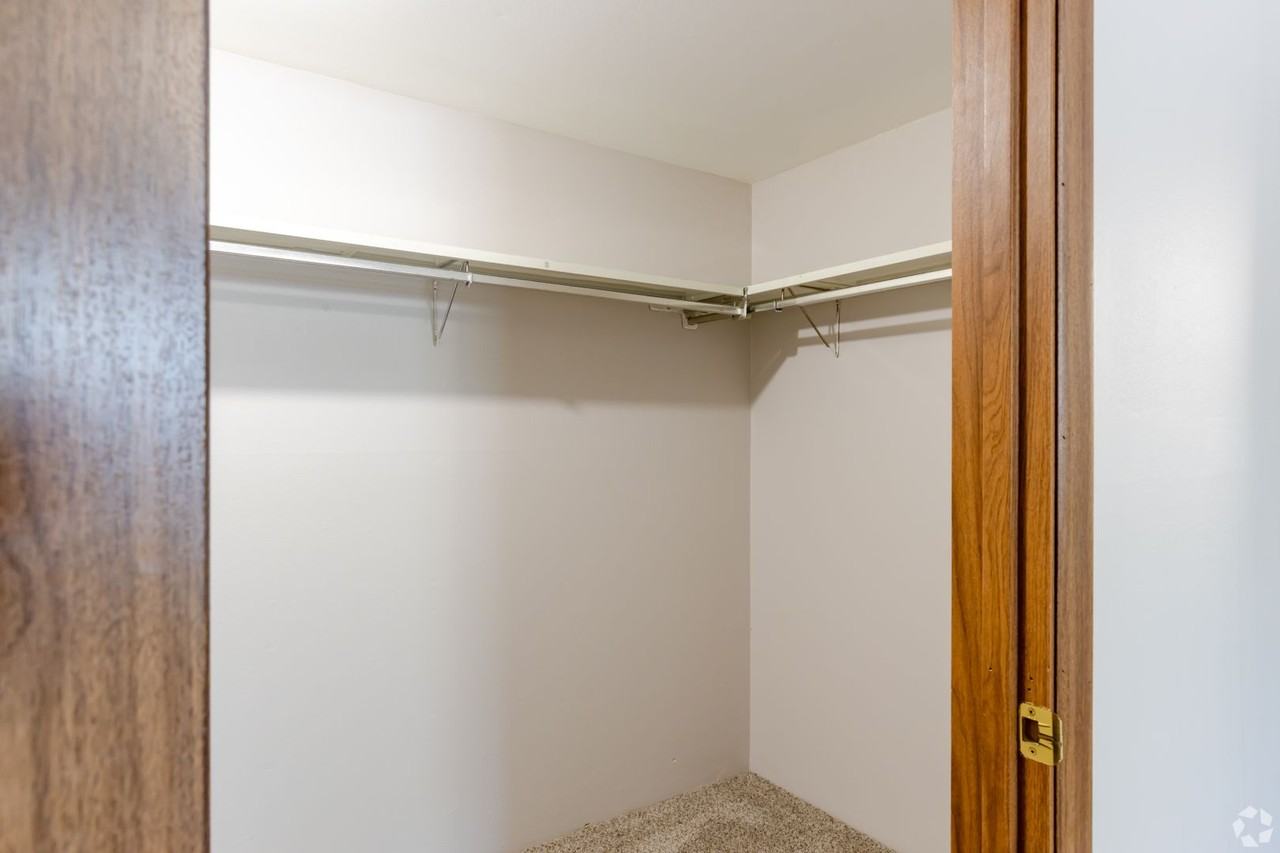 Versailles Apartments - Photo 6 of 17