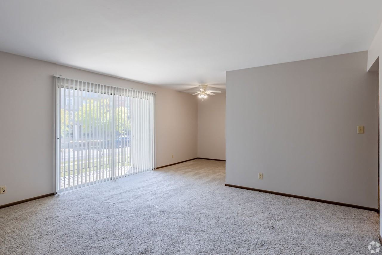 Versailles Apartments - Photo 6 of 30